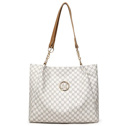 🔥 A vintage stílus uralkodik! Ez a tágas táska válltáskaként vagy clutchként is használható, tökéletes ingázáshoz vagy utazáshoz.